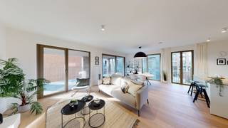 Royaal hoekapp. B21.501 in residentie CityGarden heeft 2 slpk. en is op de 5de verdieping gelegen. Het appartement (120 m²) omvat een inkom met toilet, berging, een badkamer met bad, 2 slpk., leefruimte met open keuken en grote raampartijen die uitgeven op het ruim terras. Het terras is ca. 50 m² groot en grenst bovendien aan de rustige moestuin.<br /><br />Het appartement is voorzien van vloerverwarming en warmtepomp. De verwarming gebeurt via een eigen warmtenet (KWO-systeem met warmtepomp) dat in de zomer tevens ook voor koeling zorgt. Je wagen parkeer je vlot en gemakkelijk ondergronds. <br /><br />Bij elk app. hoort een ondergrondse autostaanplaats met berging en/of garagebox. Deze dient apart bij aangekocht te worden. Verder kun je een kelderberging of oplaadpunt bijkopen.<br />Vrije keuze bij verschillende leveranciers voor de binnen afwerking (vloertegels, badkamer &amp; keuken, etc.) Meer info? Contacteer onze sales consultants Inge Vancluysen of Marisa Marasco op het nr. 011 41 33 23.