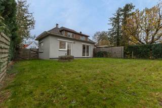 Immo Pické biedt U deze gunstig gelegen driegevelwoning in Itterbeek (Dilbeek) aan, nabij scholen, winkels, openbaar vervoer en...