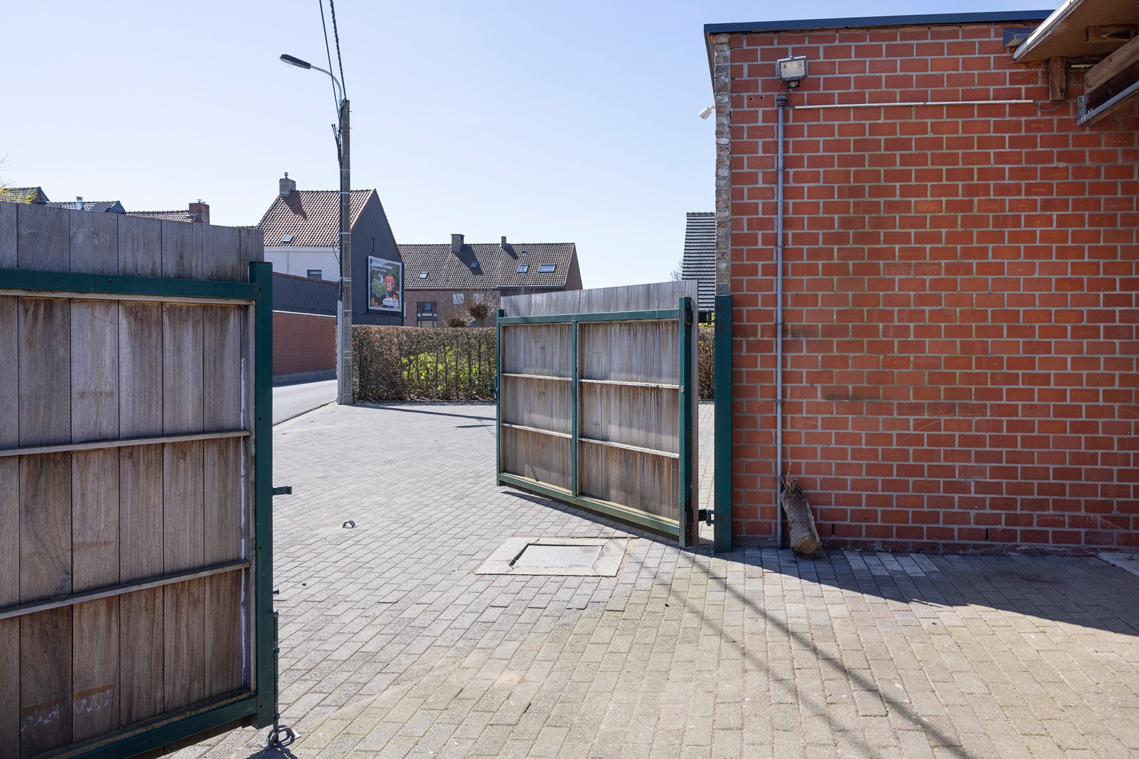 Magazijn van 130 m² met voorliggende villa. - foto 5