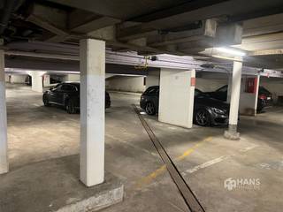 <p><span>Underground car parking located in the Antwerp diamond quarter near the Empire Center. The location is ideal for those who work in the center of Antwerp, and do not want to worry about finding a parking spot. The entrance is right next to Parking Diamant and access is granted by badge. You can reach the parking 24/7 via the Appelmansstraat. The car parking spaces have numbers 48/49 and 50 on floor -1 </span></p><p><span> </span></p><p><span>For our entire offer or a free estimate go to www.hansimmo.be or call 03/290.30.30.</span></p><p><span> </span></p>