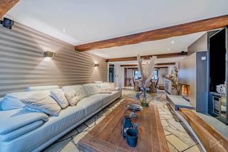 Dit elegante huis in lokale natuursteen, gelegen in het hart van het dorp Bernister, valt meteen op door zijn authenticiteit en natuurlijke...