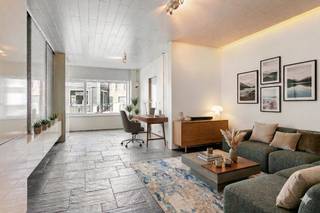 Spacious house for sale located in Oostnieuwkerksesteenweg 5 in Roeselare, on a plot of 337 m² with a living area of 305 m². The house was built in 1960 and renovated in 2006, with the joinery recently being renewed, providing extra comfort. In addition, this home is ideal for spacious families or those looking for a kangaroo home, thanks to the separate studio with bedroom and bathroom.The property also has a spacious multifunctional annex, which makes it particularly interesting for the self-employed or for those who have a secondary occupation. There is also a garage with access to the garden. Located at a strategic location near access roads, the E403, the center of Roeselare, the station, shops and schools, which ensures easy accessibility. This home offers a lot of potential for those who want to live in a spacious way and want to finish it even further to their own taste.LAYOUTGround floor:- Practical entrance hall- Bright living room- Spacious dining area- Kitchen- Storage- Garage with access to the garden- Garden with outbuilding- BasementFirst floor:- Night hall- 4 Bedrooms- BathroomSecond floor:- Studio with attached bathroom- Attic space (possibility of an extra bedroom)Advantages:- 5 bedrooms- Garage with access to the garden- Multifunctional annex- Central location near E403, Roeselare center, station, shops and schoolsThe property is offered through the Pre-sale formula. Between 06/04/2026 09:00 and 11/04/2026 12:00, you can come visit the property by appointment and make an offer. The listed price is a starting price. For further information, please contact the property agent.This property is subject to the renovation obligation imposed by the Flemish government for residential buildings (unless demolished within 5 years of purchase). For more information, consult the website of the Flemish Energy and Climate Agency at https://www.vlaanderen.be/een-woning-kopen/renovatieverplichting-voor-residentiele-gebouwen