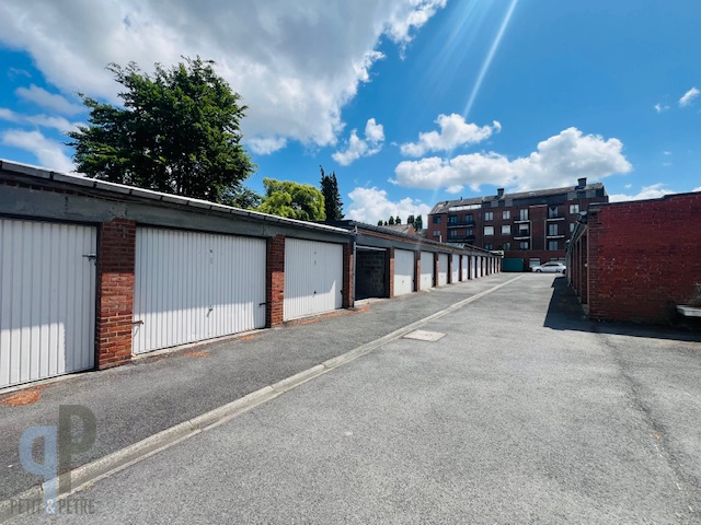 4 garages en 3 staanplaatsen te centrum Brakel - foto 4