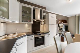 te koop: verzorgde 2 slaapkamer appartement in de Arsenaalstraat, Nieuwpoort.
<p> </p>

<p>Dit appartement ligt in het hart van Nieuwpoort, op wandelafstand van winkels, horeca en de gezellige jachthaven. De ligging biedt een ideale combinatie van rust en bereikbaarheid. Het pand is geschikt voor wie op zoek is naar een compacte woonoplossing of een tweede verblijf aan de Belgische kust. Dankzij de centrale locatie geniet u van alle voorzieningen binnen handbereik.</p>

<p> </p>

<p>Het appartement voldoet ook al aan de normen voor vakantieverhuur.<br />Bijhorend bij dit appartement is er een berging en mogelijkheid tot aankoop van een afgesloten overdekte parkeerplaats.</p>

<p> </p>

<p>Troeven:<br />- Centrale ligging in Nieuwpoort.<br />- 2 slaapkamers<br />- mogelijkheid tot parkeerplaats ( 25.000€)<br />- Ideaal als tweede verblijf/ vakantieverhuur<br />- parkeerplaats inbegrepen</p>

<p> </p>

<p>Neem vandaag nog contact op met uw ERA-makelaar Sylvie Pelgrim<br />sylvie@eraservimo.be of +32496 07 82 10</p>

<p> </p>

<p>JOUW DROOMAPPARTEMENT. ZO GEVONDEN!</p>