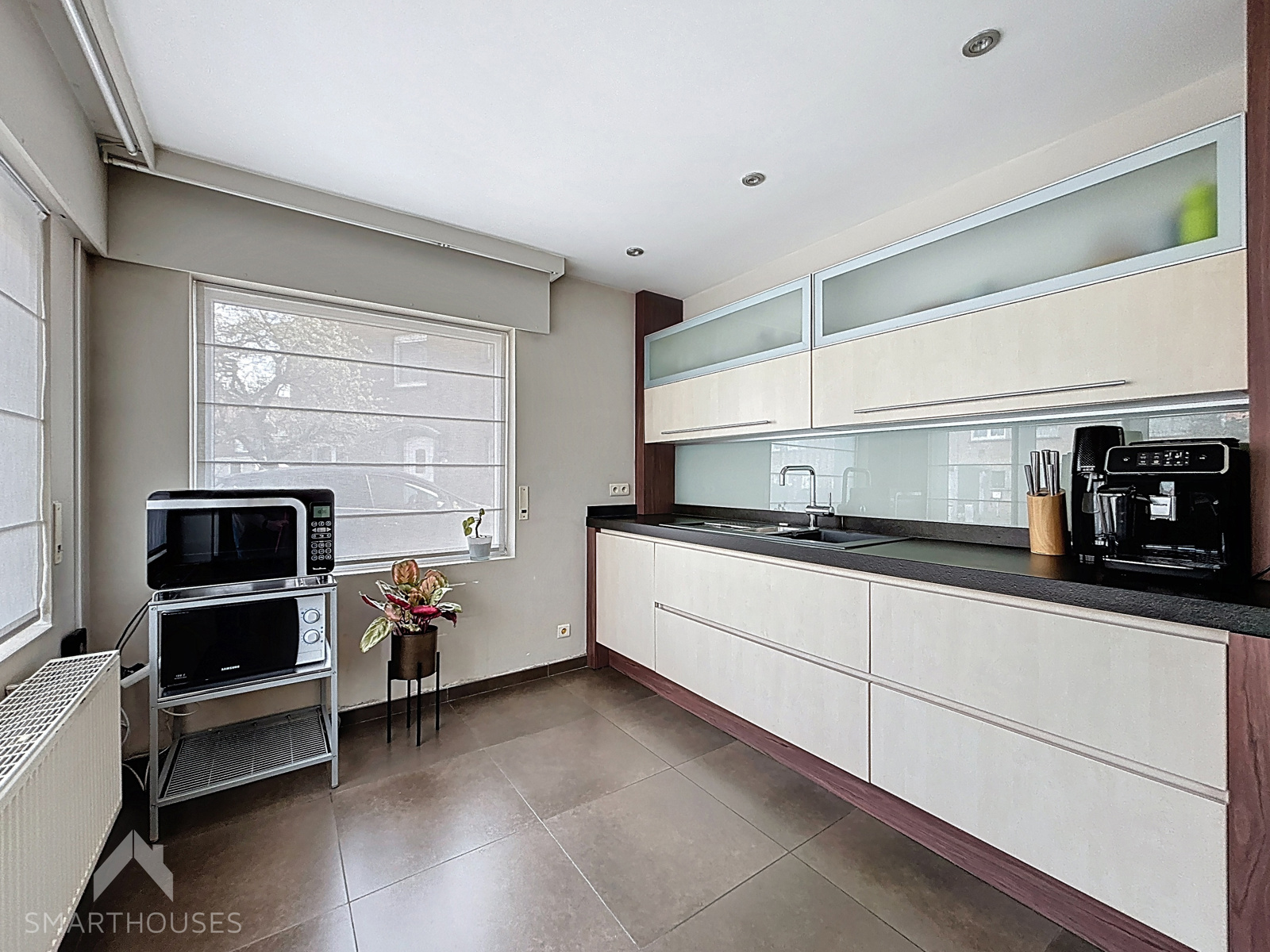 Instapklare ruime halfopen woning met 4 slpks en garage - foto 5