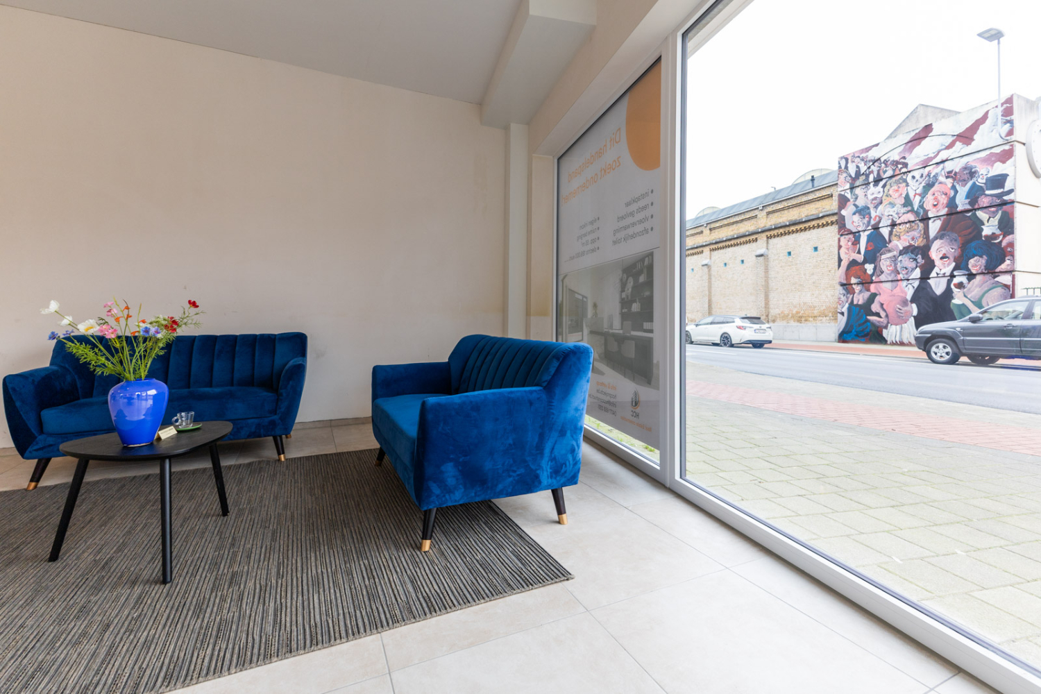 Instapklaar handelspand met vitrine op hoeklocatie – ideaal voor praktijk, kantoor, winkelruimte of investering (55 m²) - foto 3