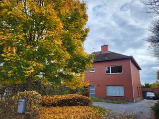 Deze charmante en instapklare woning is gelegen op een mooi perceel van 607 m² en geniet van een zuidgerichte tuin met garage bijgebouw. Dankzij...