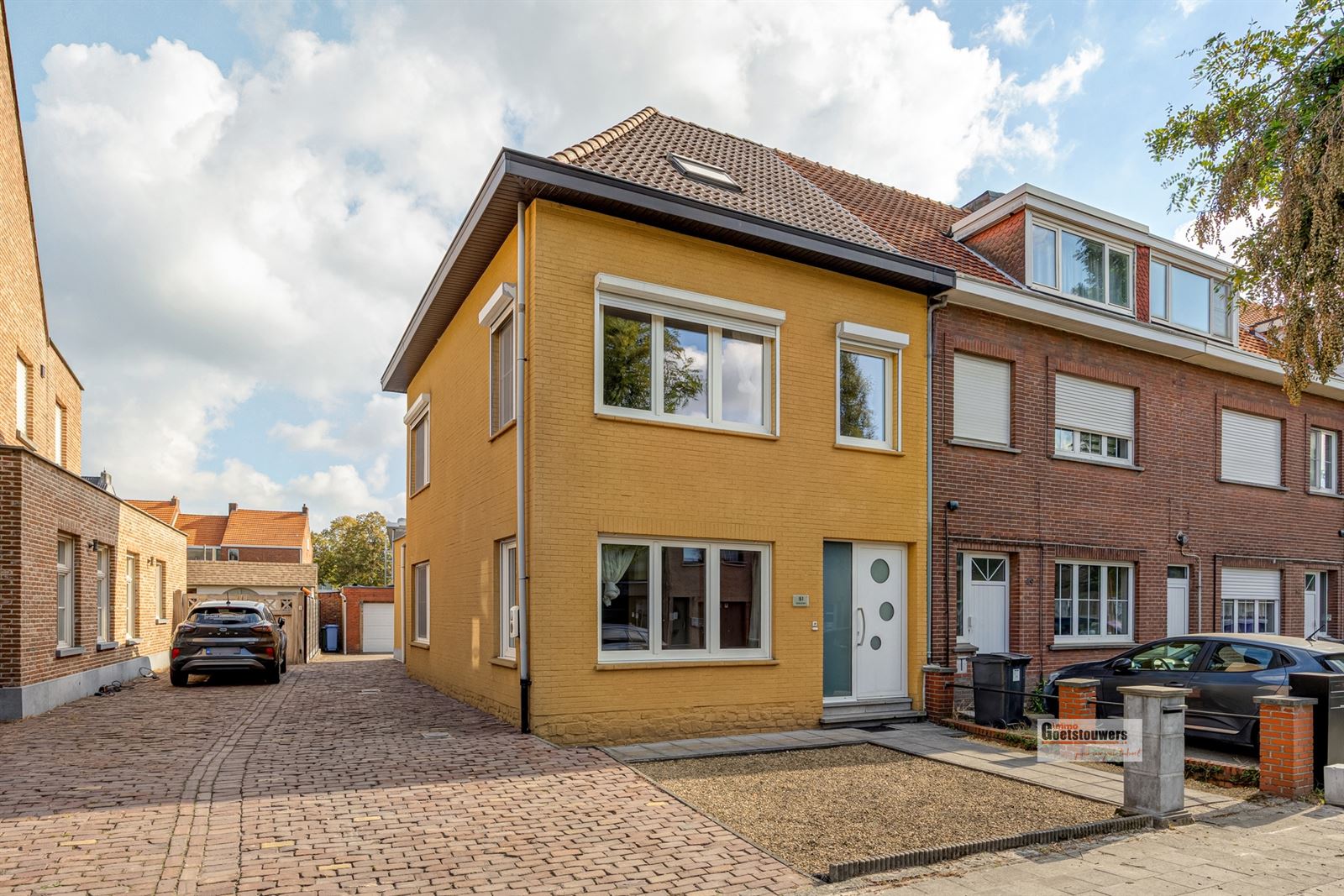 Half open bebouwing met 4 slpks en 2 garages - foto 1