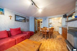 Ruim kelderappartement gelegen op de zeedijk met een grote, zonnige koer, ideaal om te genieten van het buitenleven. Het appartement beschikt...