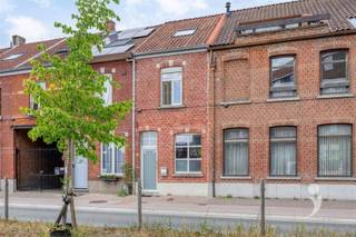 Prachtig gerenoveerde gezinswoning op een toplocatie. De woning beschikt over een ruime leefruimte, tot in de puntjes afgewerkt met een moderne...