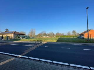 Ontdek deze uitzonderlijke bouwgrond (5a 31ca) voor een open bebouwing op een steenworp van het centrum van Wolvertem.Deze grond is zeer centraal...