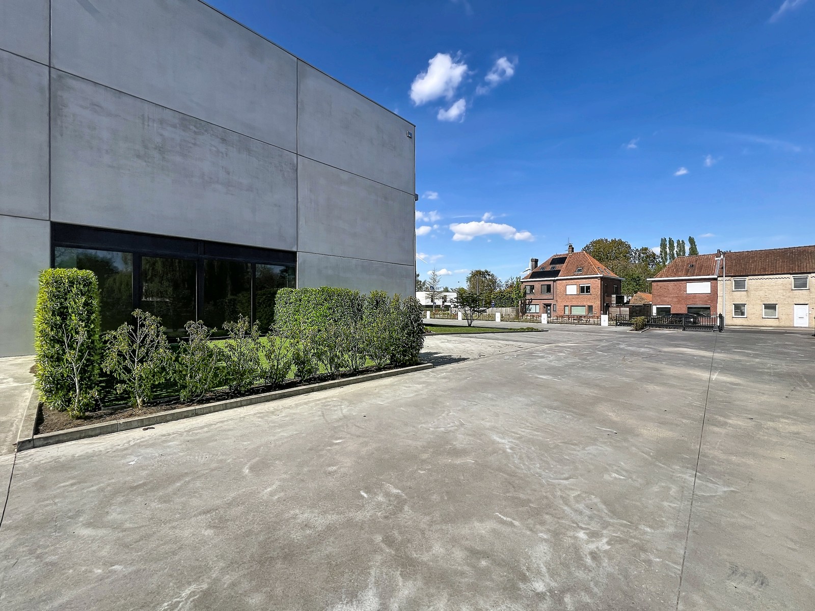 Share-deal: duurzaam, strak en ecologisch HIGH-END afgewerkt bedrijfsgebouw (°2020) met productiehal en kantoren op een perceel van 5.069m². - foto 4