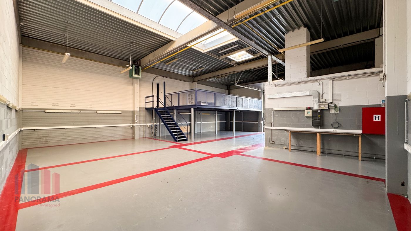 529 m² Kantoren met 205 m² magazijn en 10 parkeerplaatsen te koop, visibiliteit van Pontbeeklaan! - foto 5