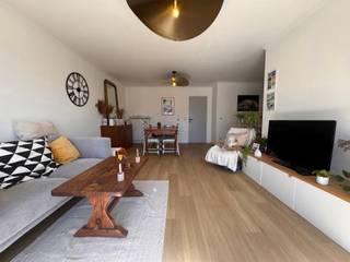 <strong>- Beschikbaar van 1 juli 2026 tot 1 september 2027 -</strong> Gezellig appartement te huur gelegen aan de Pastoor Dergentlaan 25 bus 3 in Aarschot, op de derde verdieping van een kleinschalige residentie en bereikbaar via de trap. <br /><br />Het appartement beschikt aan de voorzijde over twee slaapkamers en aan de achterzijde over een aangename leefruimte met aansluitende keuken. Centraal bevinden zich nog een apart toilet en een badkamer. Een grote troef is de zeer ruime private kelder, ideaal als extra bergruimte en voorzien van aansluitingen voor een wasmachine en droogkast. Voor de residentie is bovendien een parkeerplaats beschikbaar voor de wagen. <br /><br />Het appartement is beschikbaar voor een tijdelijke huurperiode van 1 juli 2026 tot 1 september 2027. De huurprijs bedraagt € 900,00 per maand, inclusief gemeenschappelijke kosten.<br /><br />Interesse? Neem contact op met Thomas via +32 499 22 99 24 of thomas@sophimo.be.