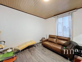 <p>IMMO STORE presenteert dit appartement op de eerste verdieping van een kleinschalig gebouw, gelegen langs de as Brussel–Ninove, recht tegenover Colruyt Dilbeek en op wandelafstand van tal van voorzieningen. Het appartement omvat een gezellige woonkamer, een half ingerichte keuken, een badkamer met ligbad en toilet en 1 slaapkamer. Mis deze nieuwe niet te missen IMMO STORE kans niet, en plan vandaag nog een bezoek! Bel ons op 02/203.03.03 of stuur een mail naar info@immo-store.be!</p>