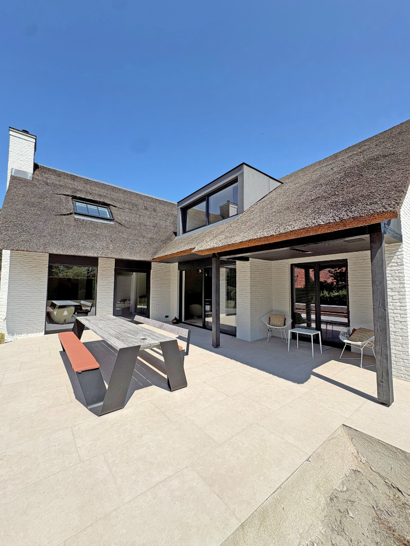 Exclusieve, volledig gerenoveerde villa met 5 slaapkamers en hoogwaardige afwerking. - foto 4