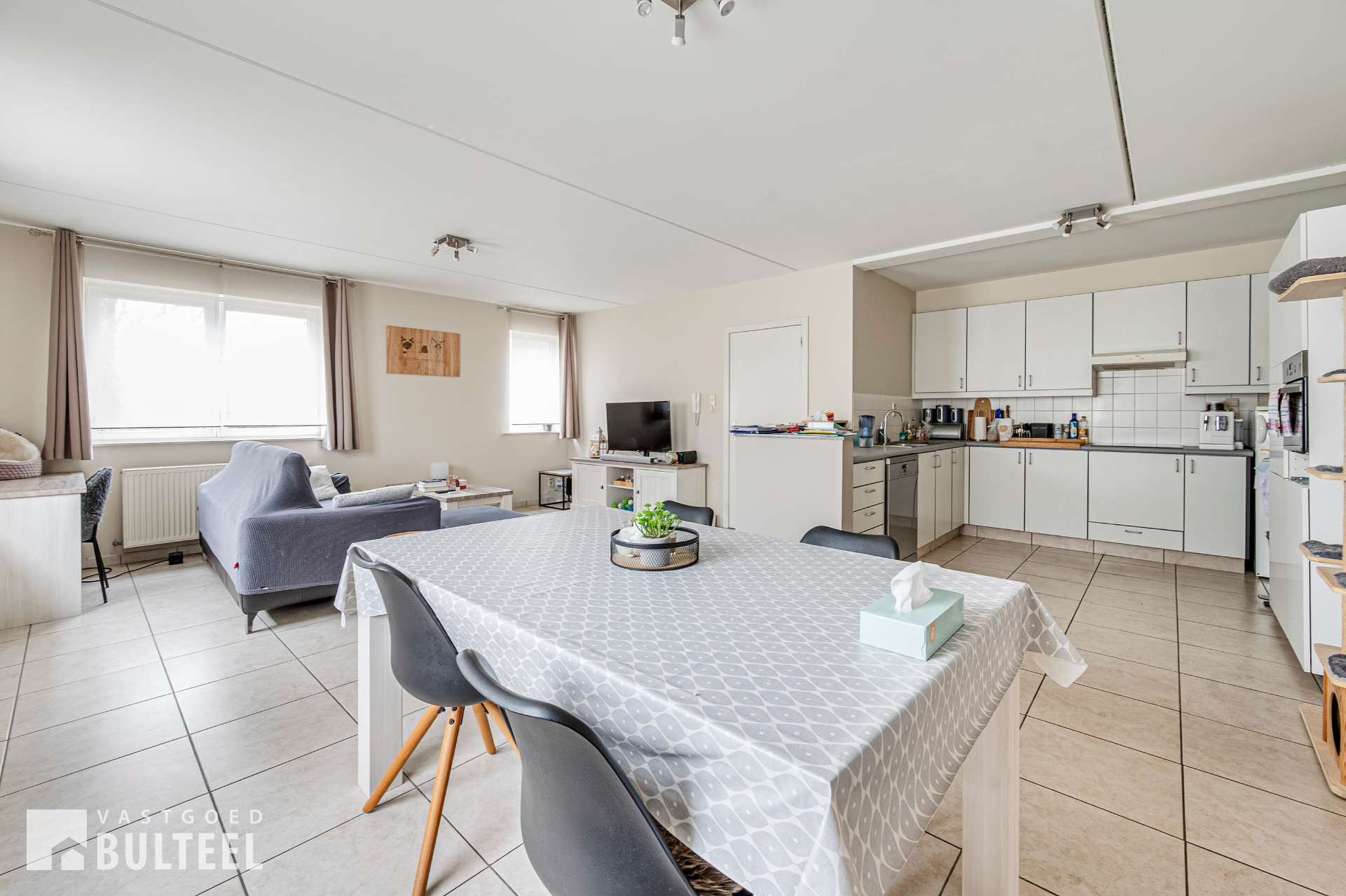 Gelijkvloers appartement met 2 slaapkamers, tuin en garage! - foto 3