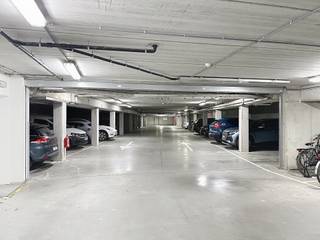 Te koop: binnenstaanplaatsen aan 23.000 per stuk, uitstekend gelegen aan het Rabotpark, op wandelafstand van Aldi en het Sint-Lucasziekenhuis...