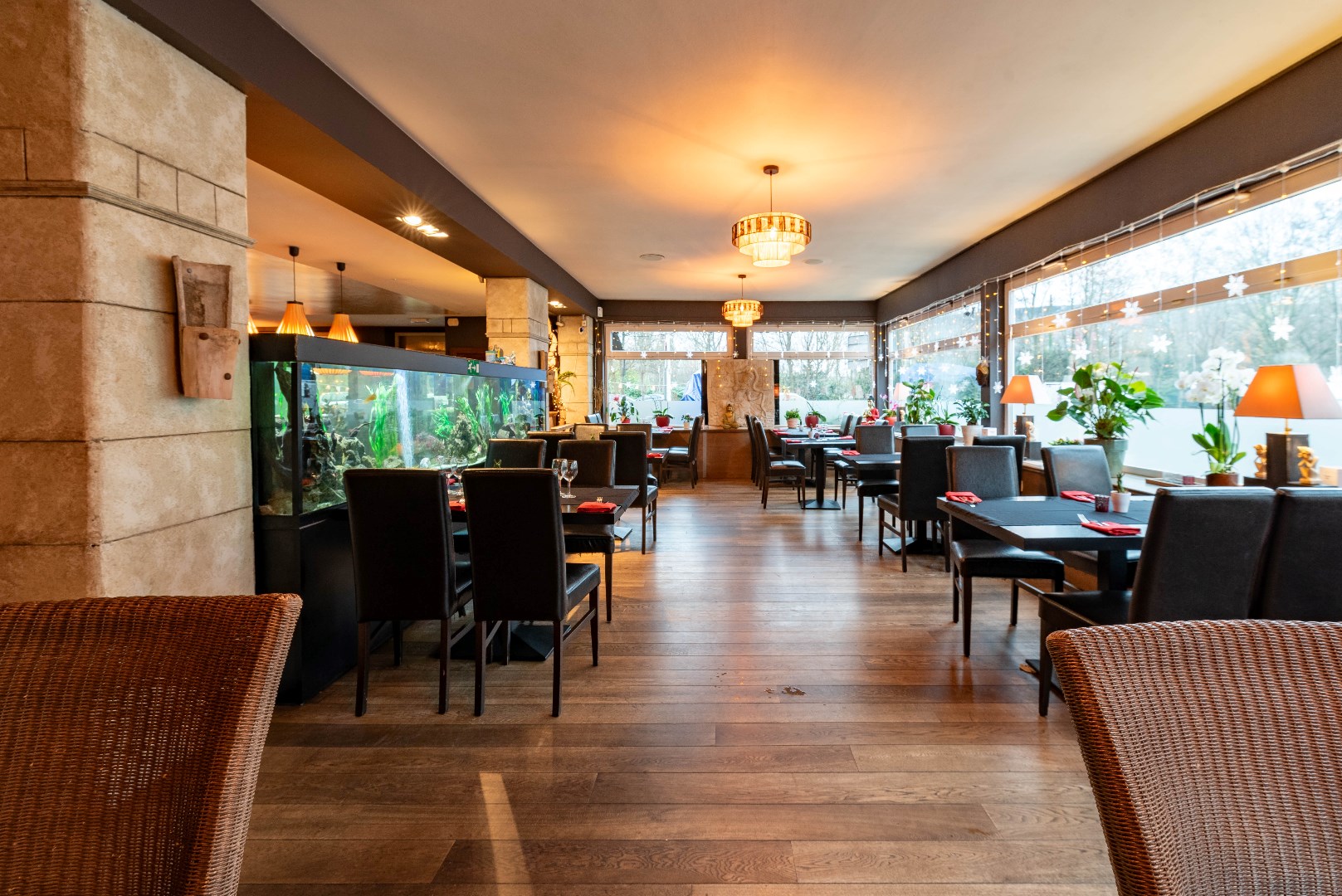 Handelsgelijkvloers met ruim terras - foto 4