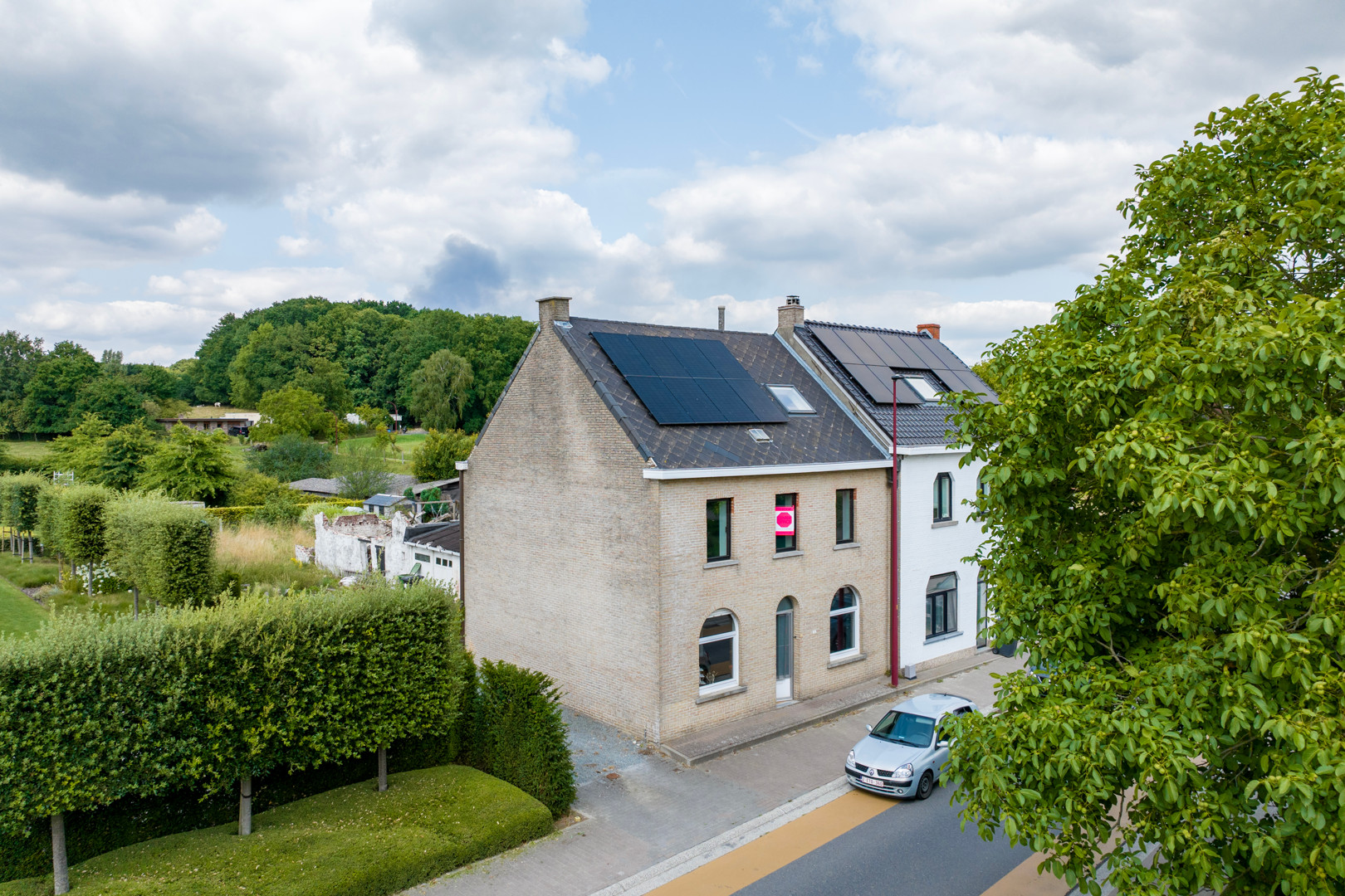 Ruime woning op uitstekende ligging te koop in Oosterzele. - foto 1