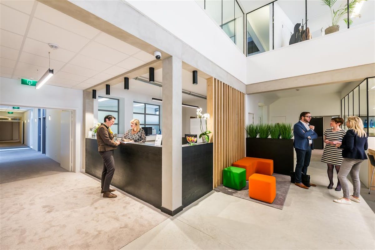 Modern full-service offices (17 m²-51 m²) for rent in Ghent - photo 1