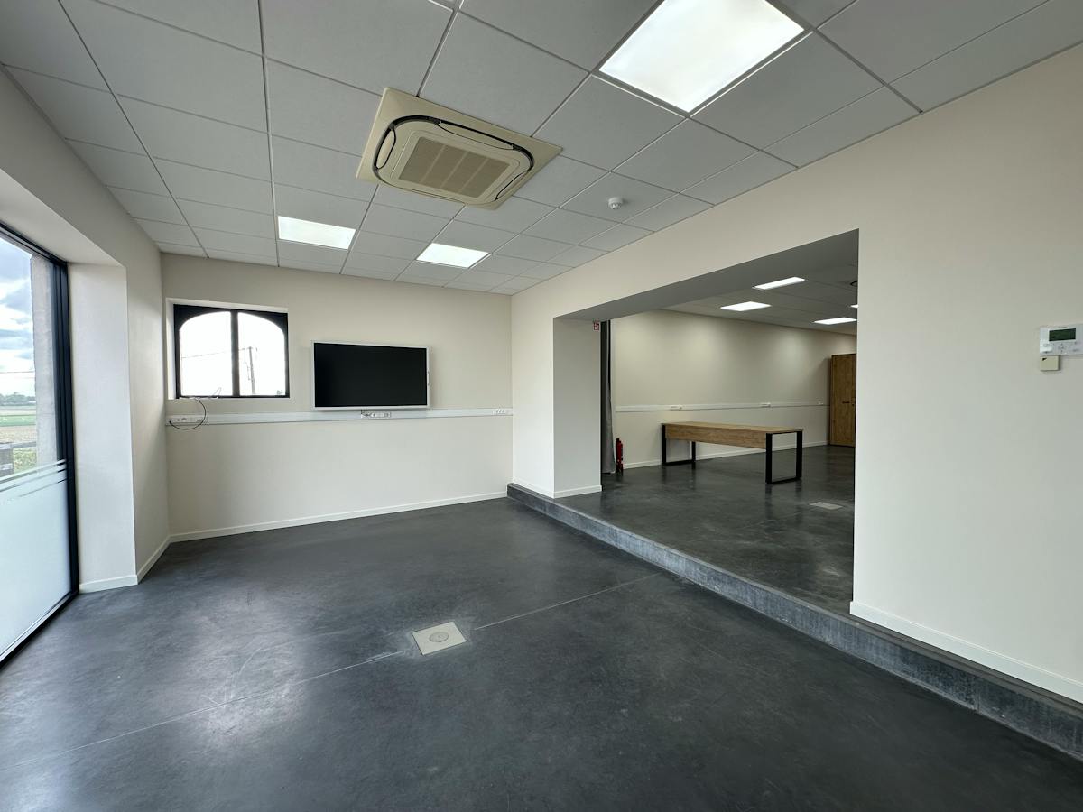 Entrepôt avec bureau à louer à Geluwe - photo 4