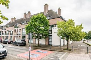 Ben je op zoek naar een leuk appartement voor jezelf of als investering om te verhuren?<br />Dan is de Pastorijstraat 8/3 in het centrum van Heusden vast iets voor u.<br />Het appartement, op de hoek gelegen met uitzicht op het plein heeft twee slaapkamers, een mooie leefruimte met open keuken en een pas vernieuwde badkamer met inloopdouche.<br />Ook de gasketel en het raam in de living werden in 2023 vervangen.<br />Extra troeven: gunstig EPC, ondergrondse staanplaats en kelderberging.<br /><br />Interesse? Maak dan gerust een afspraak op het nummer 0491 15 30 43 of via hallo@nielsvastgoed.be<br />Ik help je graag verder
