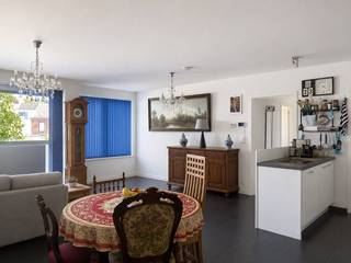 Op de 1e verdieping van een rustig en groen gelegen appartementencomplex bevindt zich dit modern en energiezuinig appartement. Qua indeling omvat dit appartement een leefruimte met open, volledig geïnstalleerde keuken, een berging/wasplaats, nachthal, 2 comfortabele slaapkamers, een badkamer (met ligbad en douche), apart toilet en een overdekt terras met open zicht op groen. Uiterst rustig gelegen en toch nabij het centrum, station, scholen, winkels en de stadsvesten. Ondergrondse autostaanplaats en berging inclusief, alsook gemeenschappelijke fietsenstalling (buiten). Lift aanwezig! Gemeenschappelijke kosten (€75/maand).