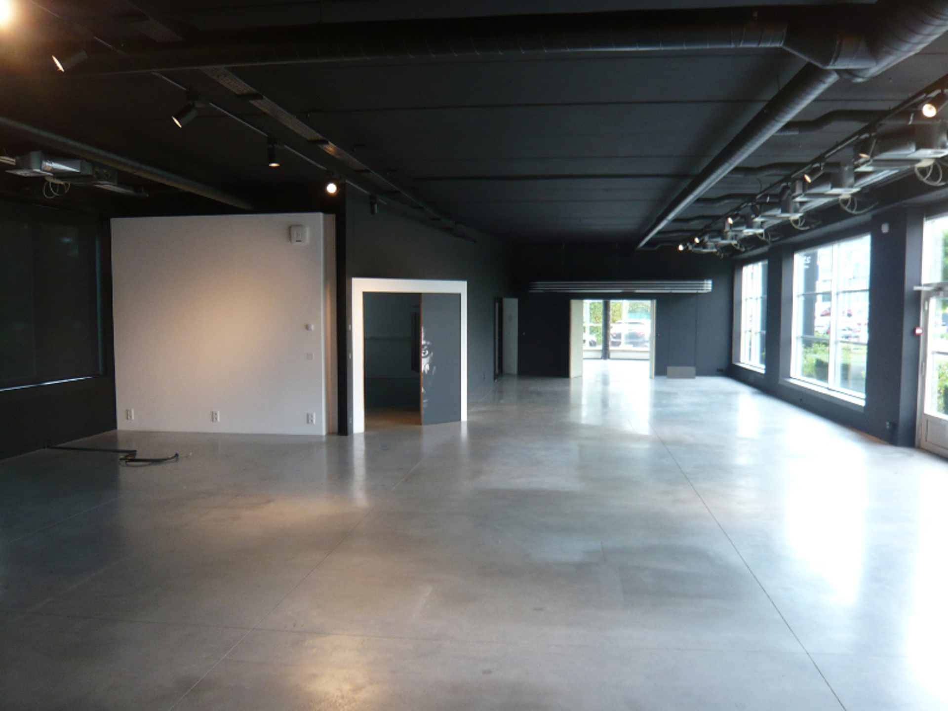 Commercial for rent in Uccle - photo 2