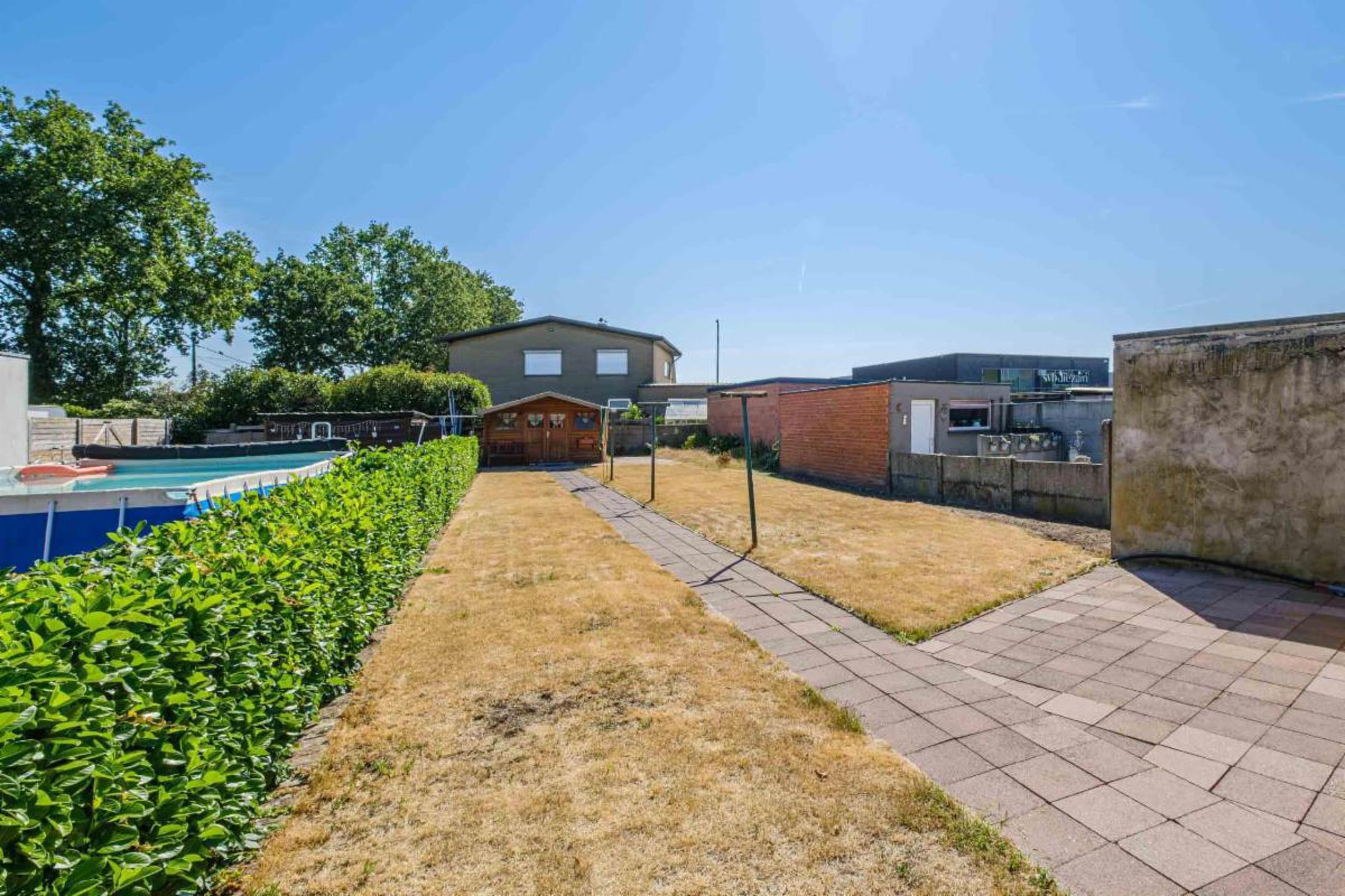 Instapklare woning met 3 slaapkamers, ruime garage en tuin - foto 4