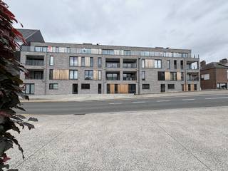 Op de derde verdieping van het nieuwbouwproject Over-Leie in Harelbeke, vindt u dit drieslaapkamerappartement met een woonoppervlakte van 132 m²...