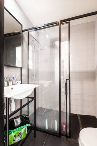 ENKEL VOOR STUDENTEN / ONLY FOR STUDENTS!Deze studentenkamers liggen in het hart van Leuven. Ze beschikken over een mooie, private badkamer met...
