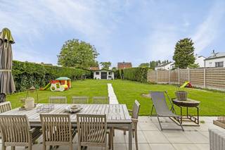 Discover this beautiful villa for sale, ideally located in a quiet residential area in Lissewege. With a smooth connection to the roads...