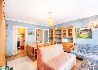 Te renoveren appartement met twee slaapkamers te koop in residentie "De Zouaaf" te Koksijde. Het gebouw bevindt zich op het Zouavenplein en geniet...