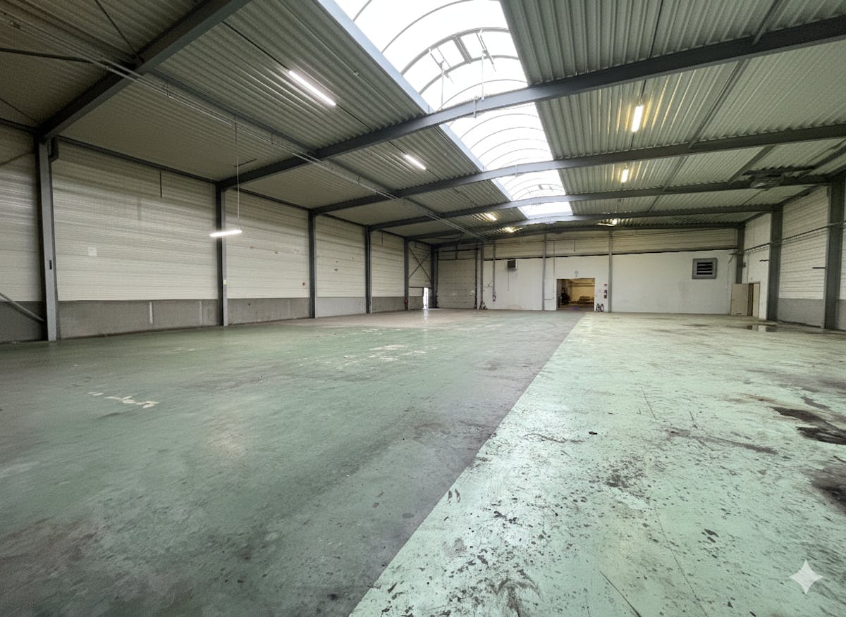 Ruime KMO-unit (ca. 825 m²) te huur in Nieuwerkerken - foto 2