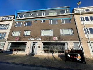 Op een uitstekende ligging aan het Groenplein te Zelzate bevindt zich dit instapklare 1-slaapkamerappartement met een aangenaam open zicht op...