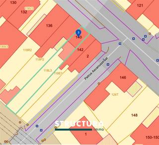 Handelsgelijkvloers op topligging nabij alle faciliteiten die centrum Asse rijk is!Het handelspand (88m²) is gelegen vlakbij het centrum van Asse, op commerciële voorkeursligging. De zeer goede verbinding alsook nabijheid van het station, parkeergelegenheid en bushalte zorgen voor de nodige visibiliteit en maken van dit pand dé ideale plek om zich te vestigen.Het handelspand geniet dankzij de grote raampartijen van een enorme lichtinval. De binnenkant werd zonet volledig gestript en is zodus klaar voor eigen afwerking naar wens, in functie van uw activiteit!S.I. in aanvraag. EPC-peil: D, geen energetische renovatieverplichting.Bent u op zoek naar een handelspand in ASSE op een uitstekende locatie? Contacteer Structura voor meer informatie of een bezoek via 02/460.80.46 of info@structura.be