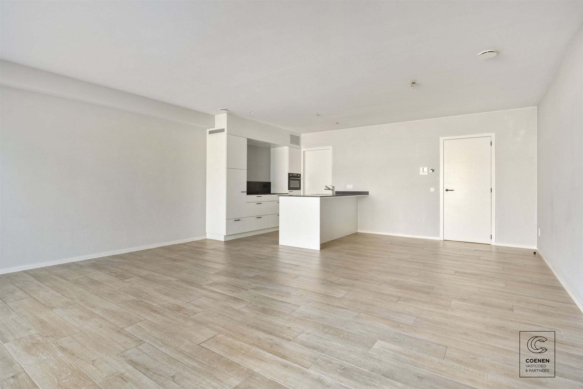 ground floor
 - photo 3