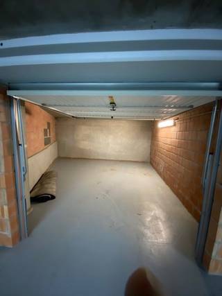 Deze garagebox bevindt zich ondergronds op -2; heeft een hoogte van 1,90 m - breedte aan de kant van de poort 3 m; diepte 5 m en breedte achteraan 5,15 m.<br /><br />Voor een bezoek kan u via onze website uw plaats reserveren tijdens een algemeen bezoek.<br />Voor meer informatie bezoek onze website www.hansvastgoed.com of neem contact op met info@hansvastgoed.com of +32 3 366 05 30