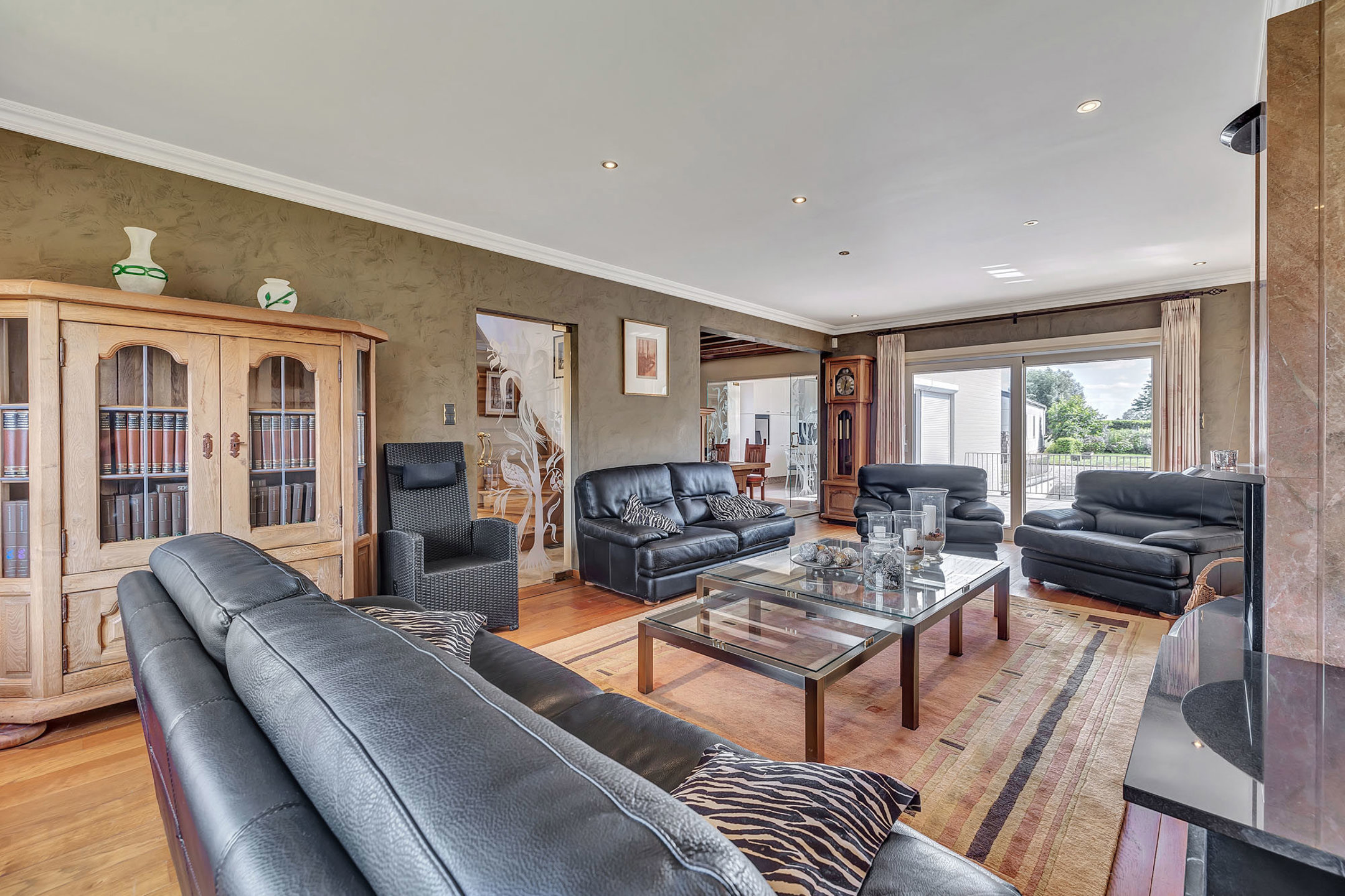 Prachtige villa met achterliggende loods van +/- 200m² - foto 4
