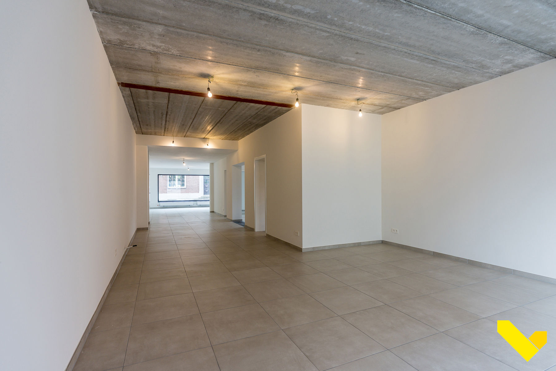Gerenoveerd handelspand met duplex op toplocatie in Tessenderlo - foto 5