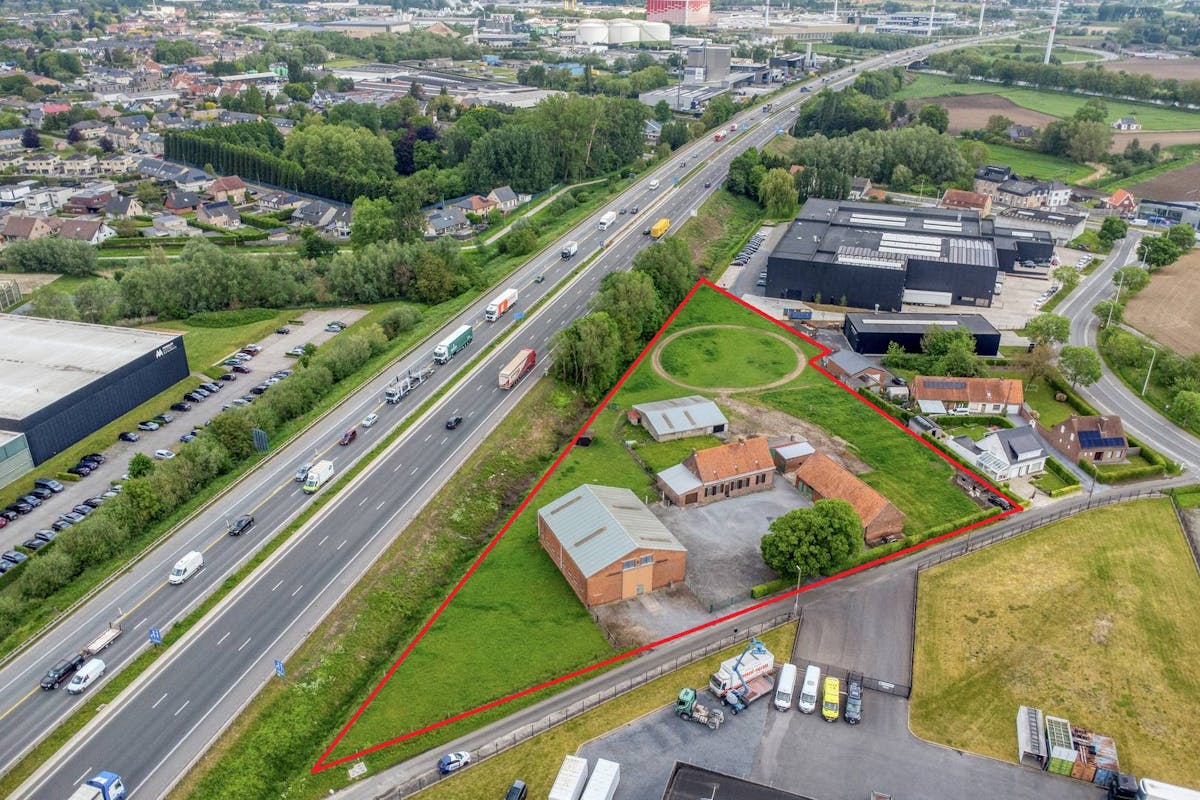 Industriegrond langs de autostrade E403 te Izegem - foto 4