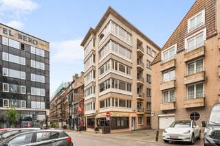 Stijlvol instapklaar appartement met 2 ruime slaapkamers op topliggingOp zoek naar een lichtrijk, gerenoveerd en nieuw bemeubeld, verzorgd...