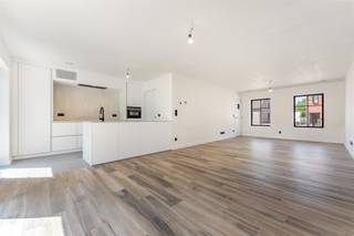 Prachtig afgewerkte nieuwbouwwoning (195m²) met 3 slaapkamers + zolder en volledige afgewerkte tuin te Beringen. Belangrijkste troeven:- Centrale...