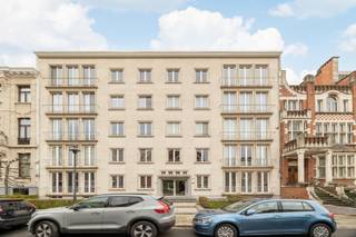 Zeer ruim charmant appartement met authenticiteit  in een statig gebouw op residentiële ligging aan één van de mooiste straten in het Antwerpse ...