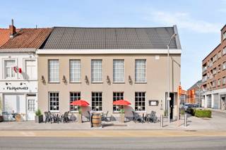 Volledig VERNIEUWD en RUIM handelspand met gezellig restaurant, gelegen op een TOPLOCATIE met uitstekende visibiliteit in centrum Kortrijk. Het...