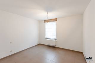 Dit gelijkvloers appartement kan U terugvinden in het centrum van Wetteren en is ideaal gelegen. In de directe nabijheid kan u...