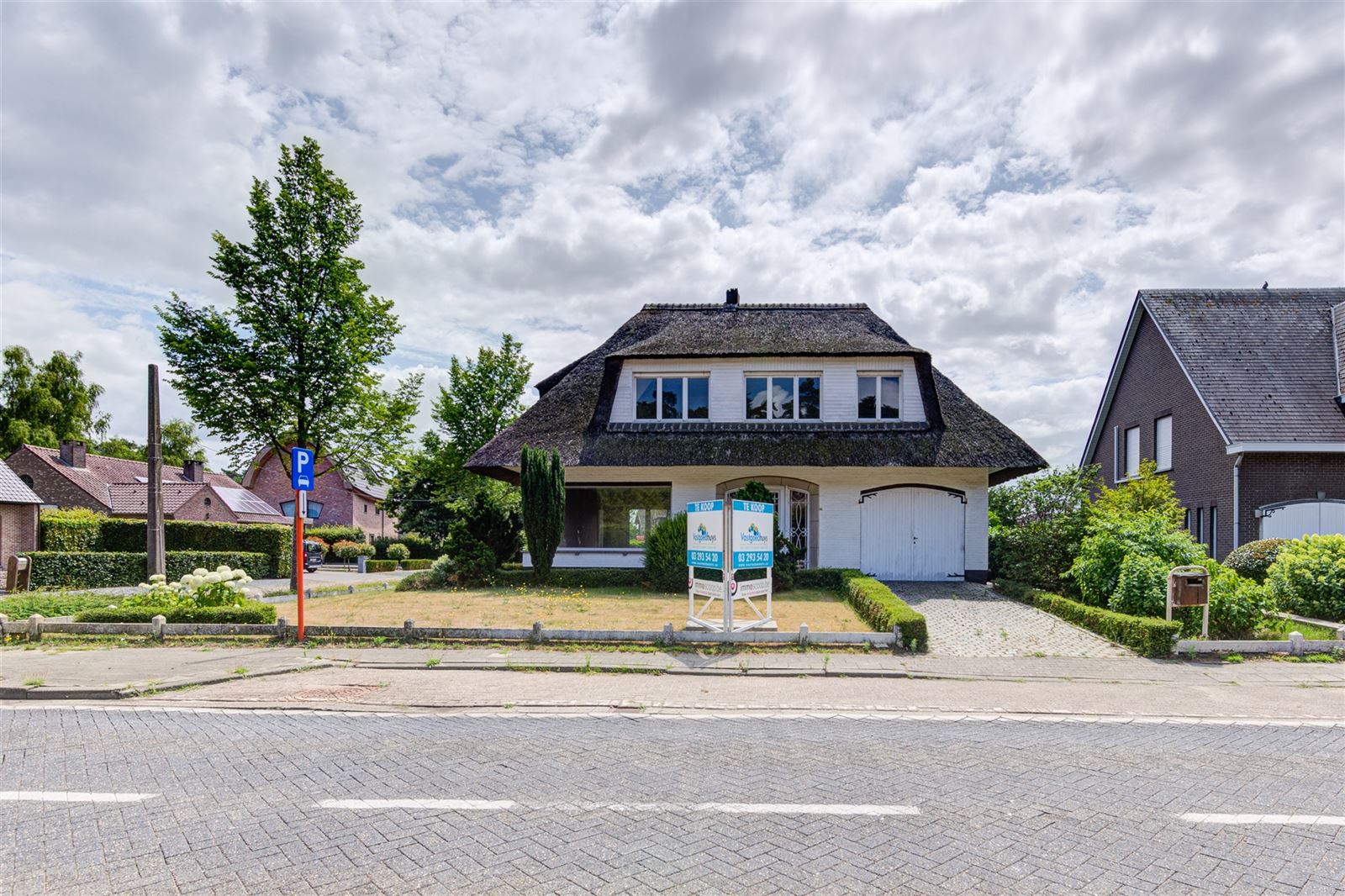 Te renoveren ruime gezinswoning met 4 slaapkamers - foto 1