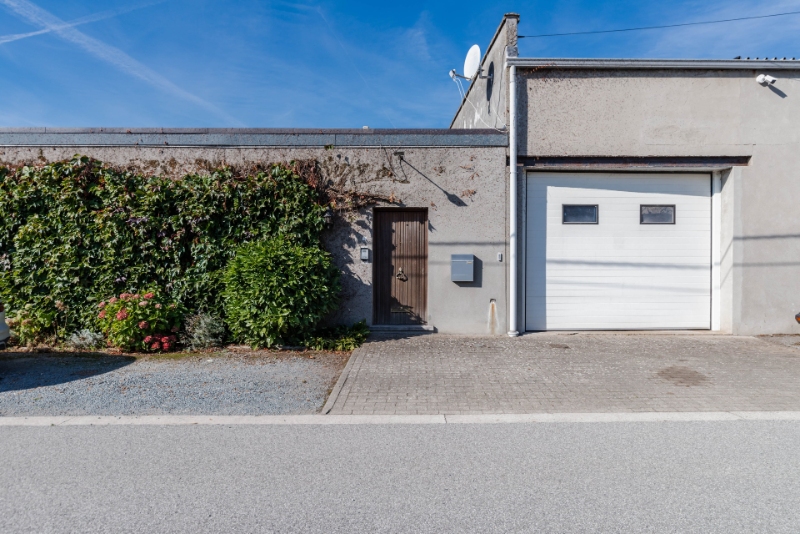 Bijzondere eigendom met 3 slaapkamers, garage en binnentuin - foto 1