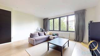 SINT-GILLIS – Gelegen op de 3de verdieping van een gerenoveerd gebouw zonder lift, in het hart van Sint-Gillis, biedt dit lichte en...